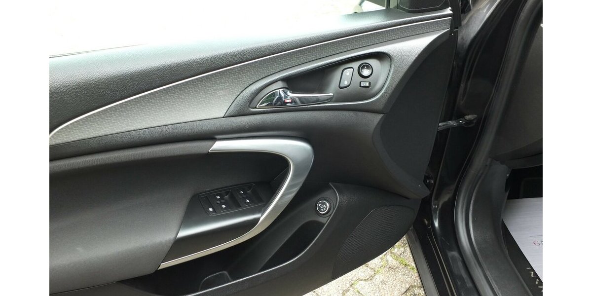 Opel Insignia WM26:EDITION NAVI PARKPILOT/KAMERA 17 Zol 96.093 km 9.998 &euro; Köln 50858