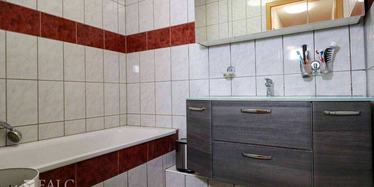 Etagenwohnung Dormagen Hackenbroich - 3 Zimmer, 77 m&sup2;, 160.000&euro; | Angebot:26308835