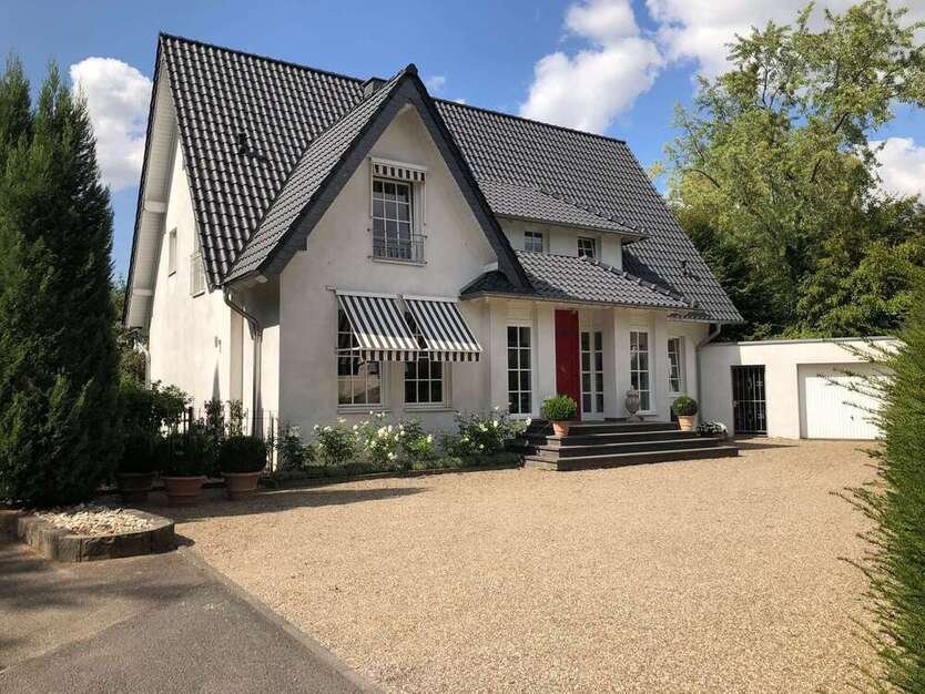 Haus zum Kaufen in Bonn- Bad Godesberg 1.800.000 € 220 m²