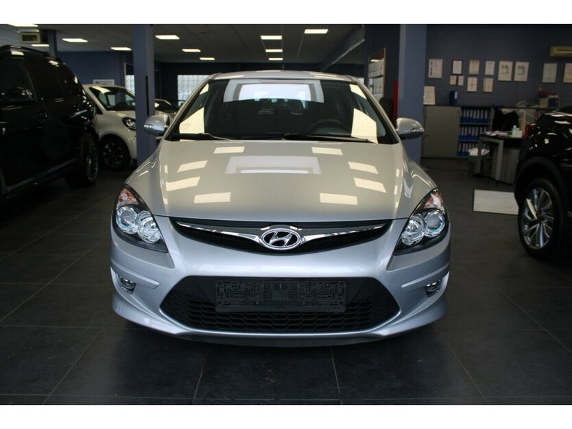 Hyundai i30 1.4 - WENIG KILOMETER - Klima - SHZ - 44.976 km 7.980 € Euskirchen 53881