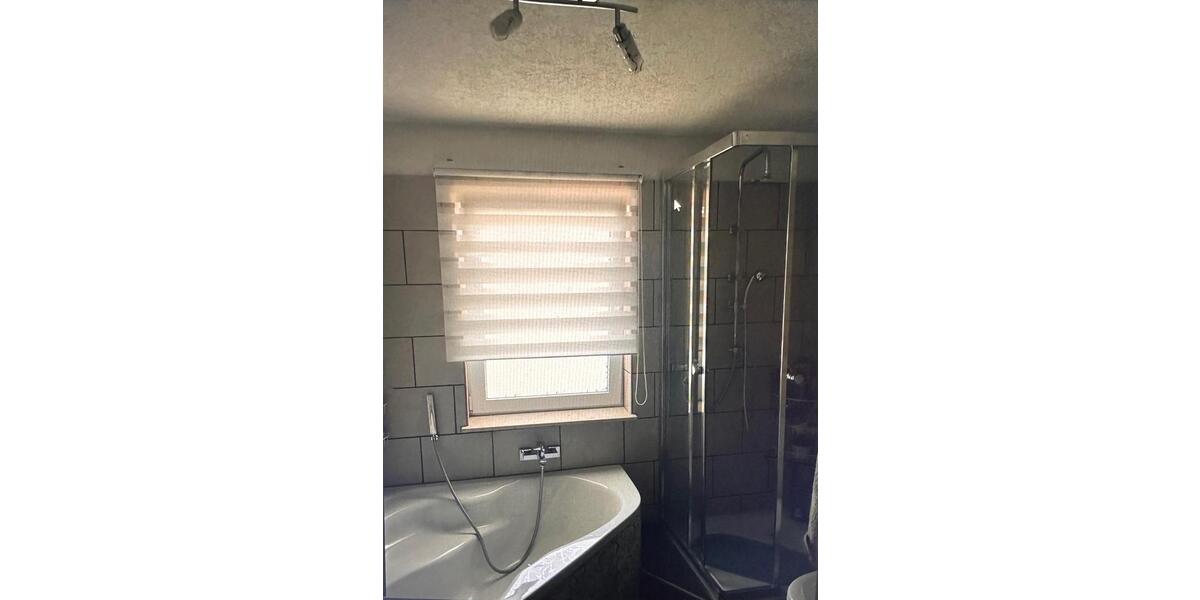 Dachgeschoßwohnung Bergisch Gladbach Gronau - 3 Zimmer, 70 m&sup2;, 1.100&euro; | Angebot:25274240