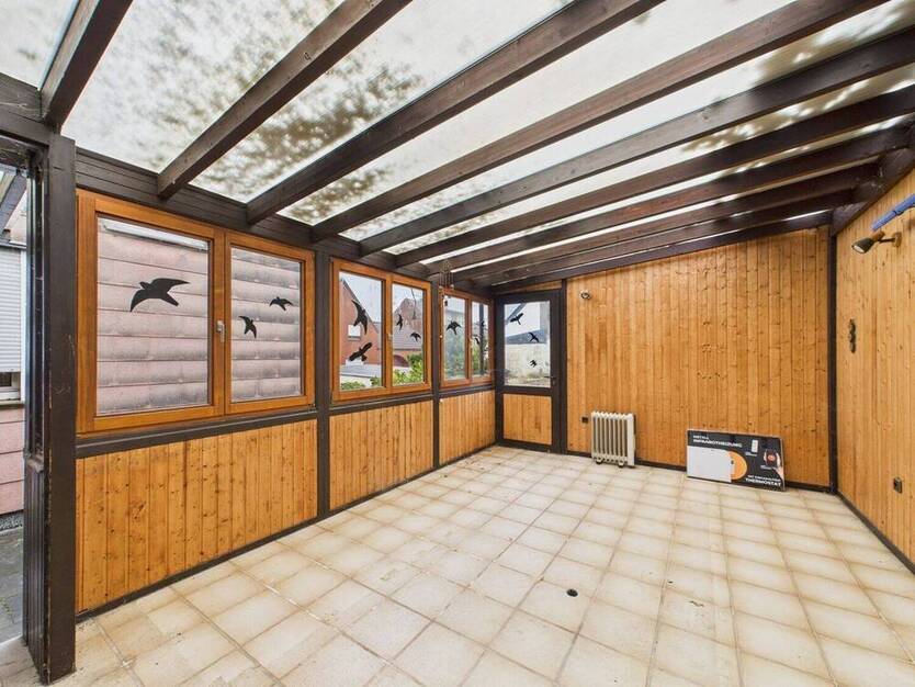 Sanierungsbedürftiges Einfamilienhaus mit Garage und Garten in Bergheim-Glessen