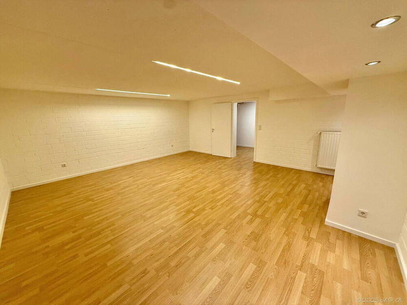 **Lichtdurchflutetes Familiendomizil in begehrter Lage von Kaiserswerth**PROVISIONSFREI**