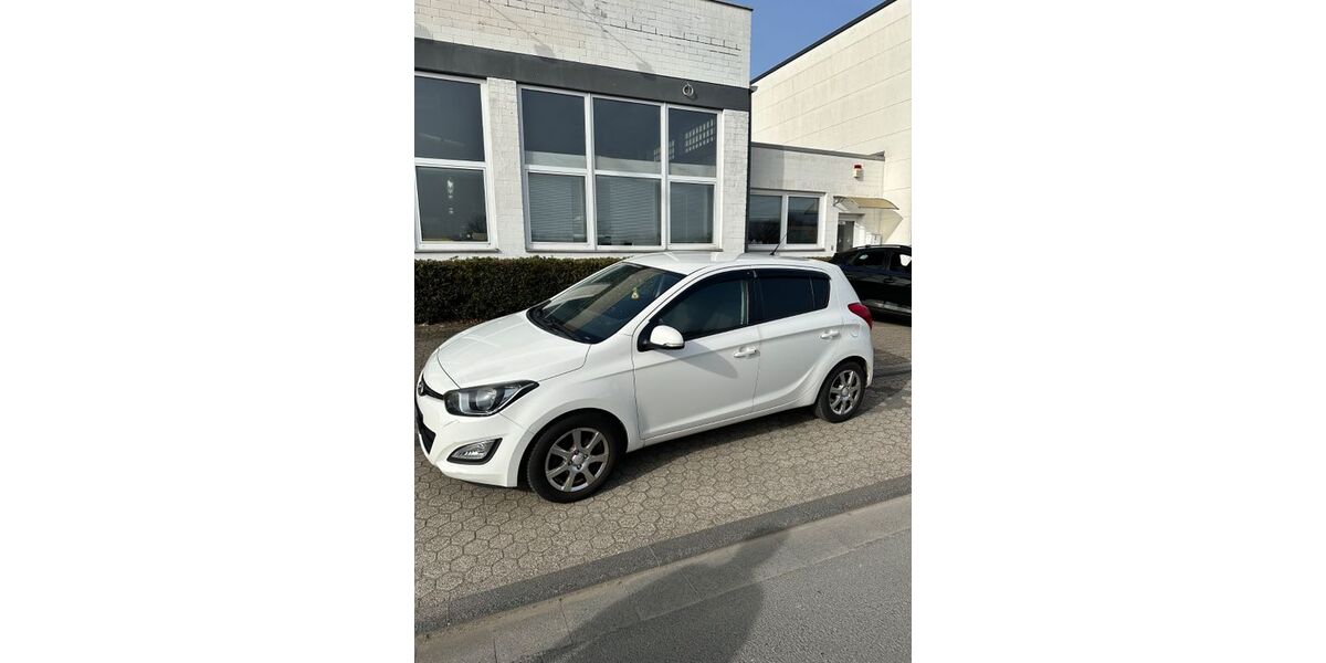 Hyundai i20 102.000 km 5.700 &euro; Troisdorf 53842
