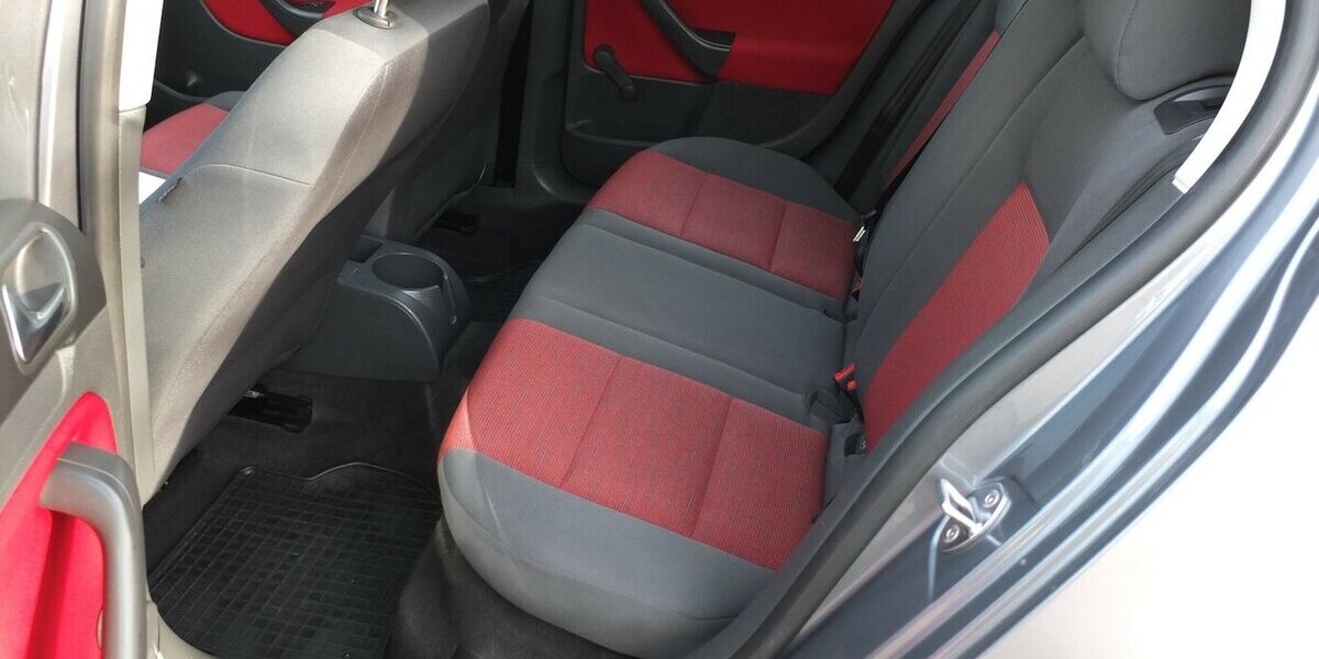 VW Golf TRENDLINE KLIMAAUTOMATIK 5-TÜRIG 132.115 km 4.904 € Köln 50858