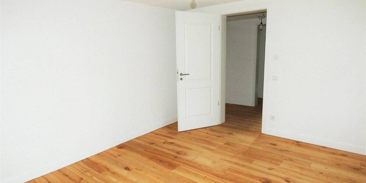 Einfamilienhaus Köln Dünnwald - 6 Zimmer, 240 m&sup2;, 3.500&euro; | Angebot:25728027