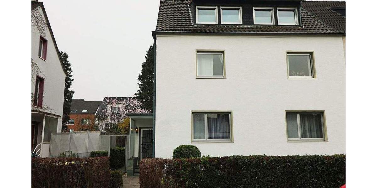 ***** 3-Familienhaus + zusätzlicher Bebauungsmöglichkeit - Erschließung aus Sackgasse***** 9 zimmer