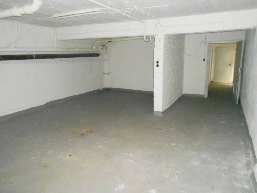 HalleKreativfläche mit Büro und Lagerkeller, Hintergebäude, LieferzufahrtTor, provisionsfrei