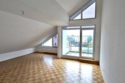 Helle 2-Zimmer-Dachgeschosswohnung mit Balkon in Raderberg 2 zimmer