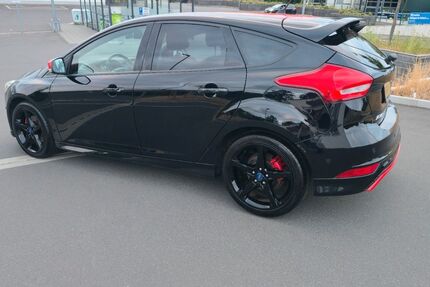 Ford Focus 175.497 km 5.499 &euro; BONN 53227