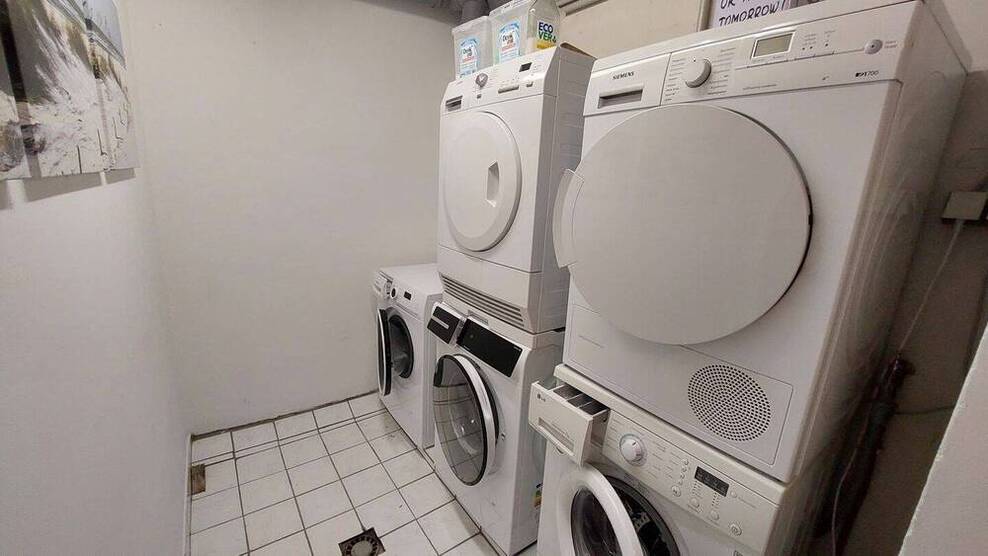*** Charmante Dachgeschoßwohnung in ruhiger Lage - mit Balkon und Carport ***