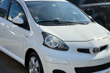Toyota Aygo (X) 130.524 km 5.999 € bonn 53175