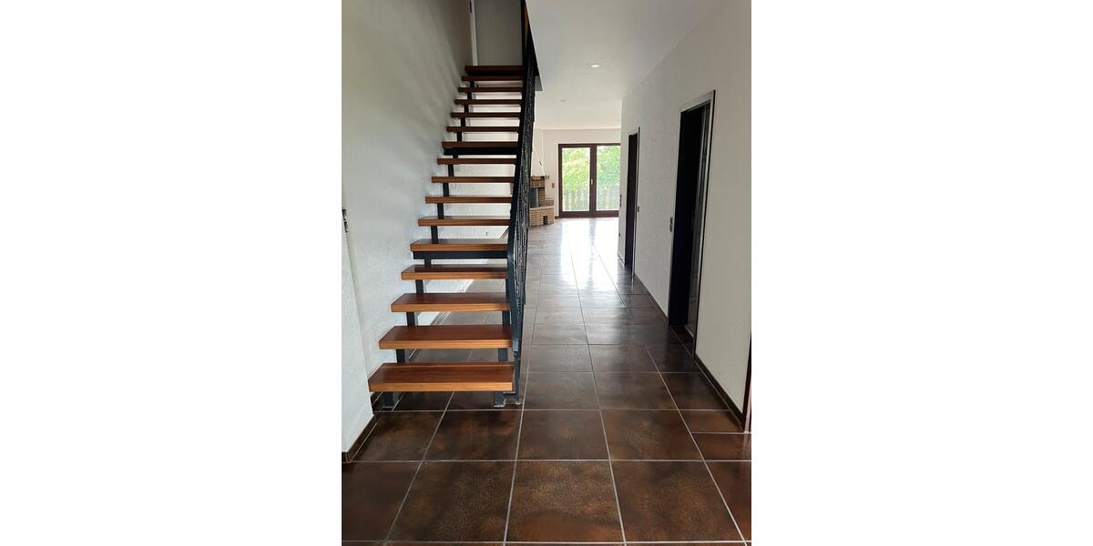 Schöne 5 Zimmer Maisonette Wohnung in Bergisch Gladbach Schildgen zimmer