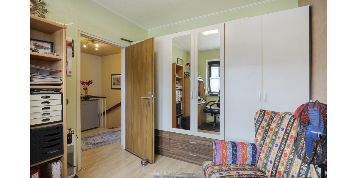 Top gepflegtes Reihenmittelhaus mit gemütlichem Garten, Terrasse und Garage in beliebter Wohnlage - Reihenmittelhaus Pulheim / Brauweiler Brauweiler | Angebot:27285366