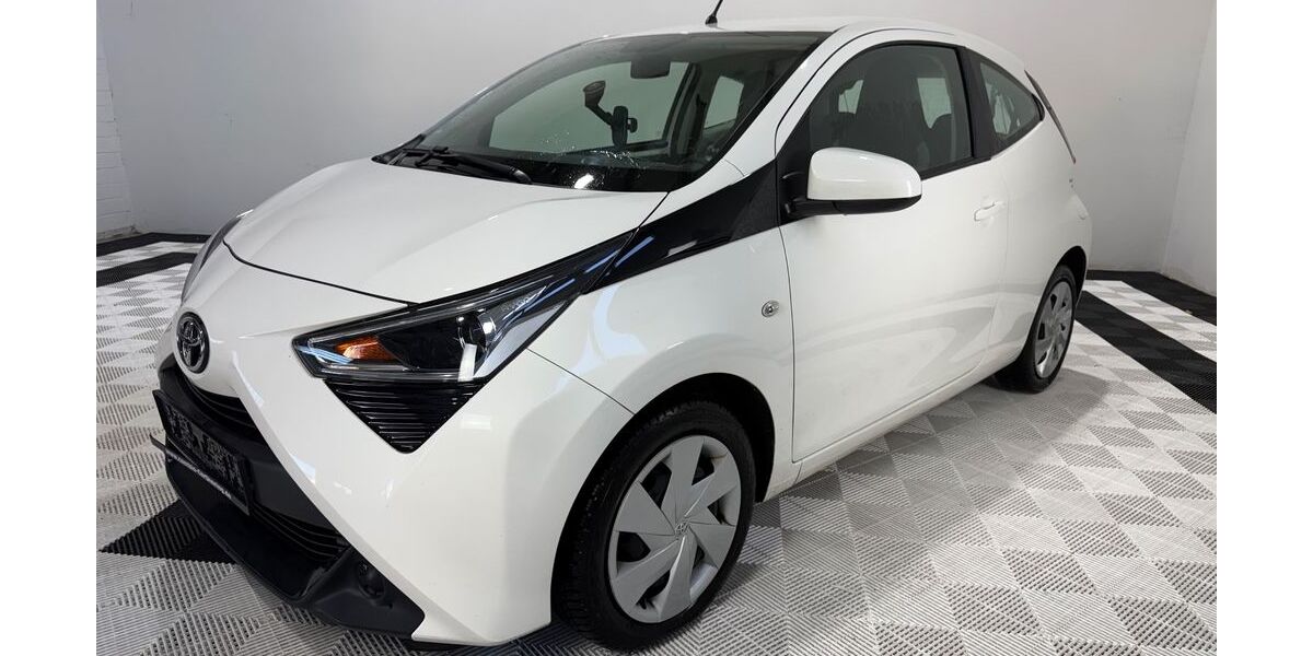 Toyota Aygo (X) 93.206 km 9.519 &euro; Bonn - Dottendorf 53129