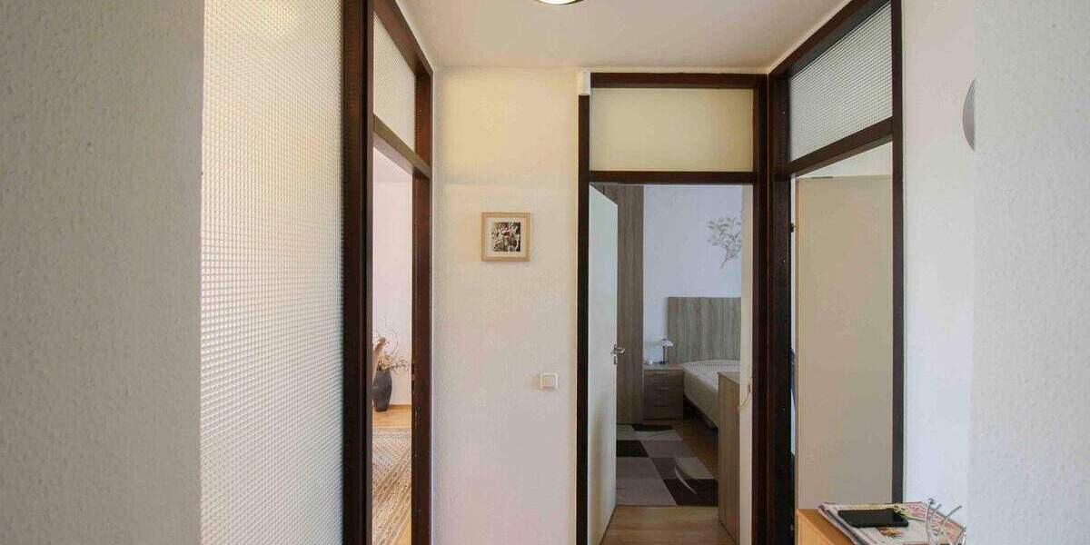 Charmante Barrierefreie 3-Zimmer-Wohnung mit zwei Balkonen und Tiefgaragenstellplatz in Köln-Weiden 3 zimmer