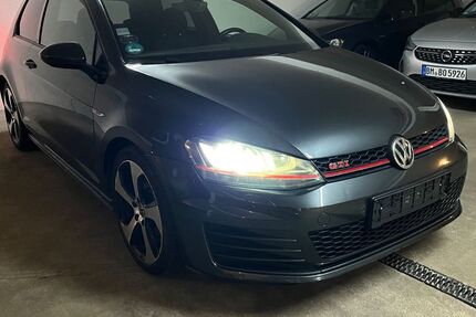 VW Golf 144.000 km 15.200 &euro; Bergheim 50126