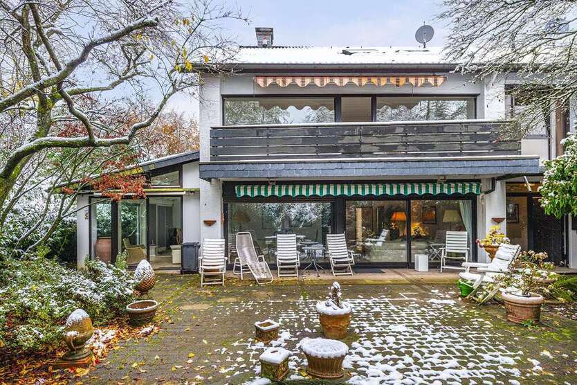 Haus zum Kaufen in Burscheid 698.000 € 324 m²