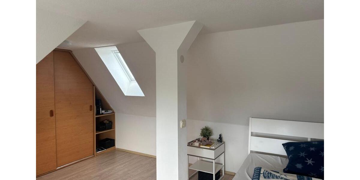 Dachgeschoßwohnung Köln Kalk - 3 Zimmer, 75 m&sup2;, 600&euro; | Angebot:26340377
