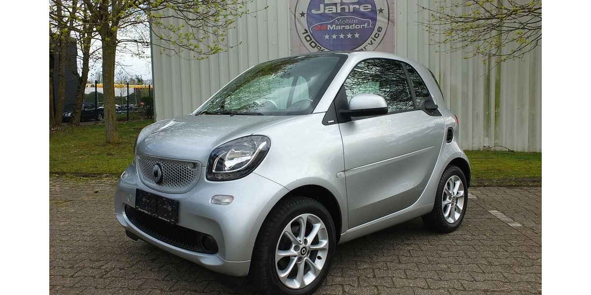 Smart ForTwo PASSION NAVI PANORAMA KLIMAAUTOMATIK SHZ 96.799 km 8.904 &euro; Köln 50858