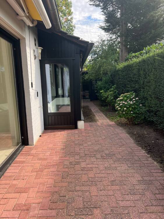 D-Kaiserswerth: Einfamilienhaus, 2 Zimmer, ca. 80 m² Wohnfl., ca. 60 m² Nutzfläche, Terrasse, Stellplatz