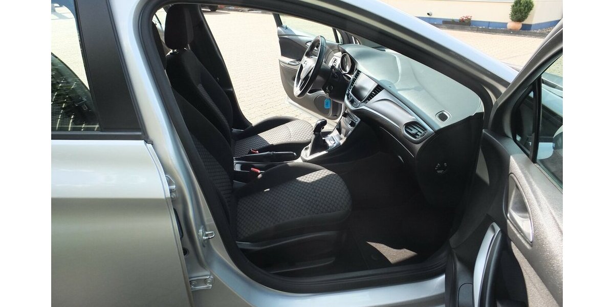 Opel Astra EDITION NAVI KLIMA TEMPOMAT BLUETOOTH 99.125 km 9.908 &euro; Köln 50858