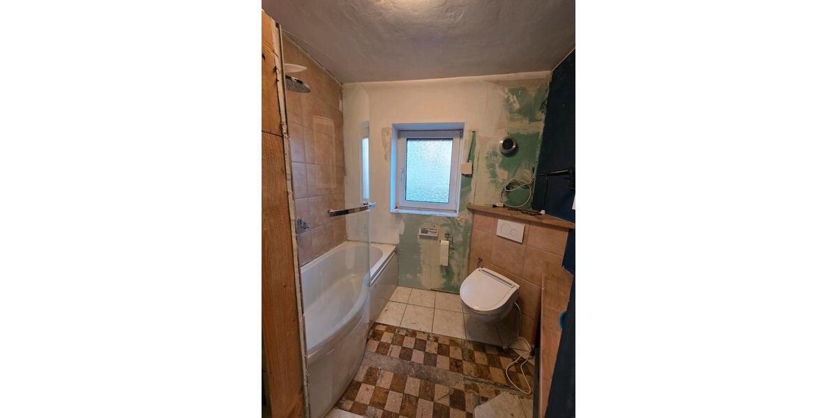 Sanierfertige Wohnung mit Balkon 2 zimmer