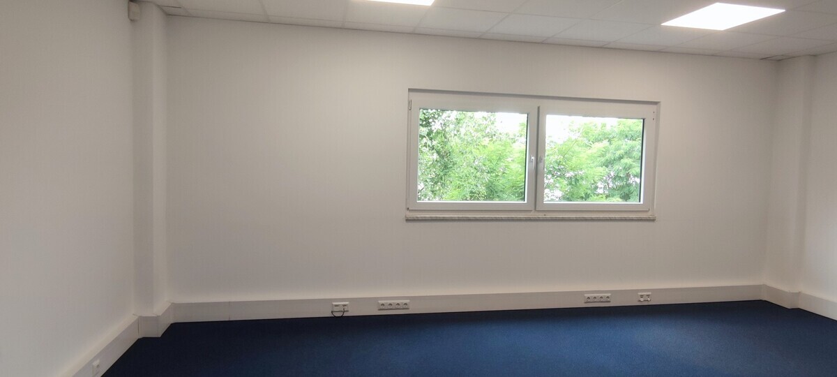 In Büro- oder Praxisgemeinschaft: Gepflegte Fläche in zentraler Lage ***PROVISIONSFREI*** 12 zimmer