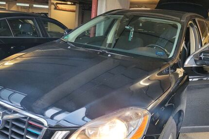 Volvo XC60 184.000 km 8.500 &euro; Köln 50827