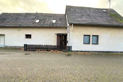 Sanierungsbedürftiges Haus mit großem Garten und Garage in idyllischer Feldrandlage 4 zimmer