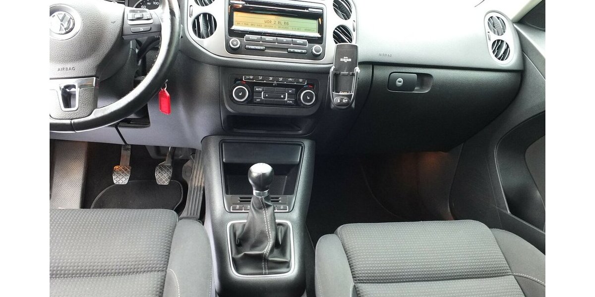 VW Tiguan TEAM orig.ATM ca 52 tkm XENON AHK PARKPILOT 112.432 km 10.598 &euro; Köln 50858