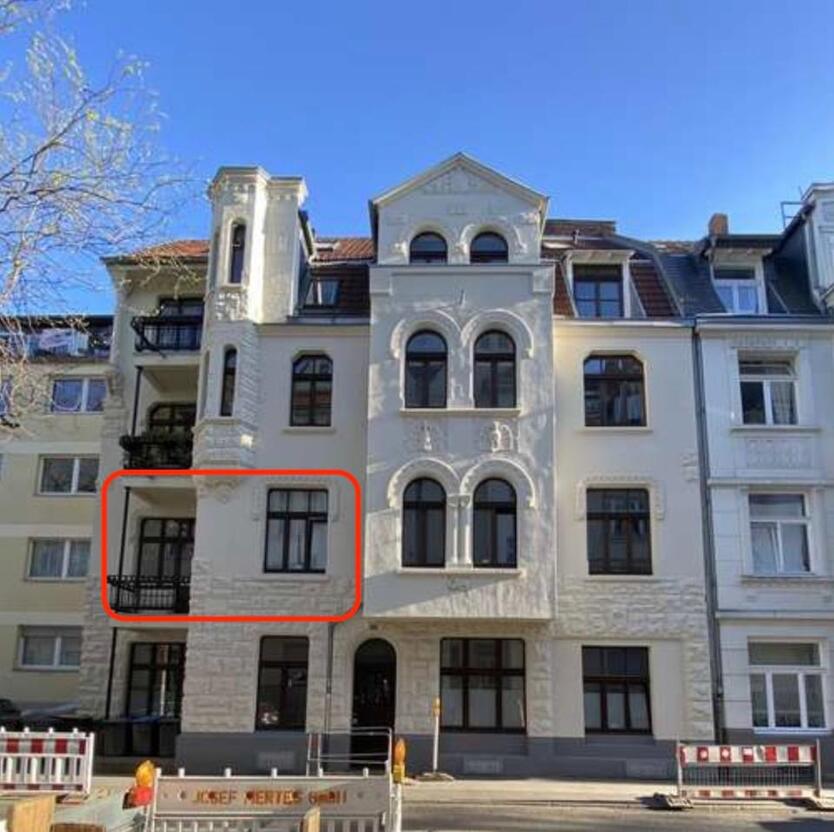 Stilvolle, sanierte AltbauWohnung mit zwei Balkonen, ruhige Lage