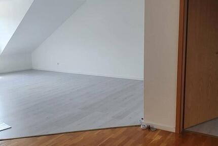 Gemütliche Dachgeschosswohung in zentraler Lage von Solingen- Wald 2 zimmer