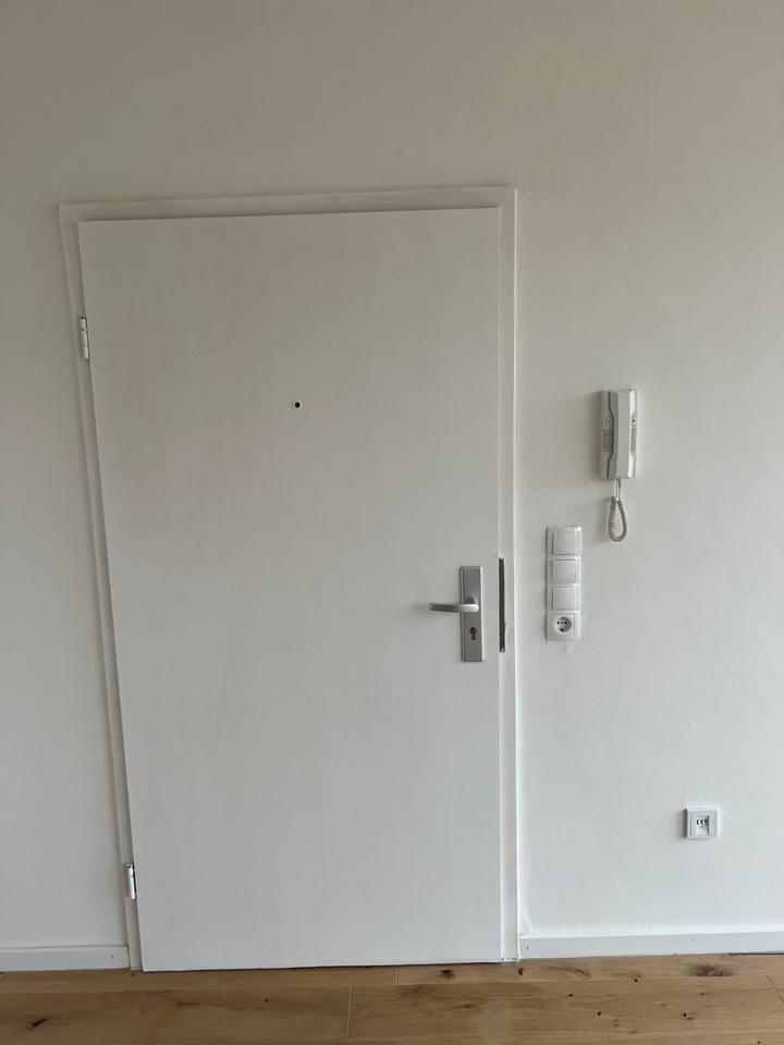 Helles Apartment im Dachgeschoss mit großem Balkon in Raderthal zimmer