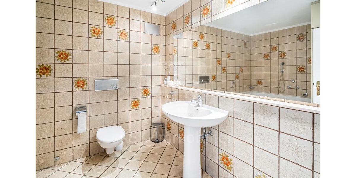 Befristeter Mietvertrag: Charmantes Reihenmittelhaus in Hürth-Efferen mit Garten, Sauna & Garage. 5 zimmer