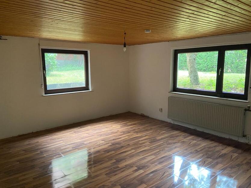 Haus mit großer Dachterrasse, Garten und Garagen in der Altstadt