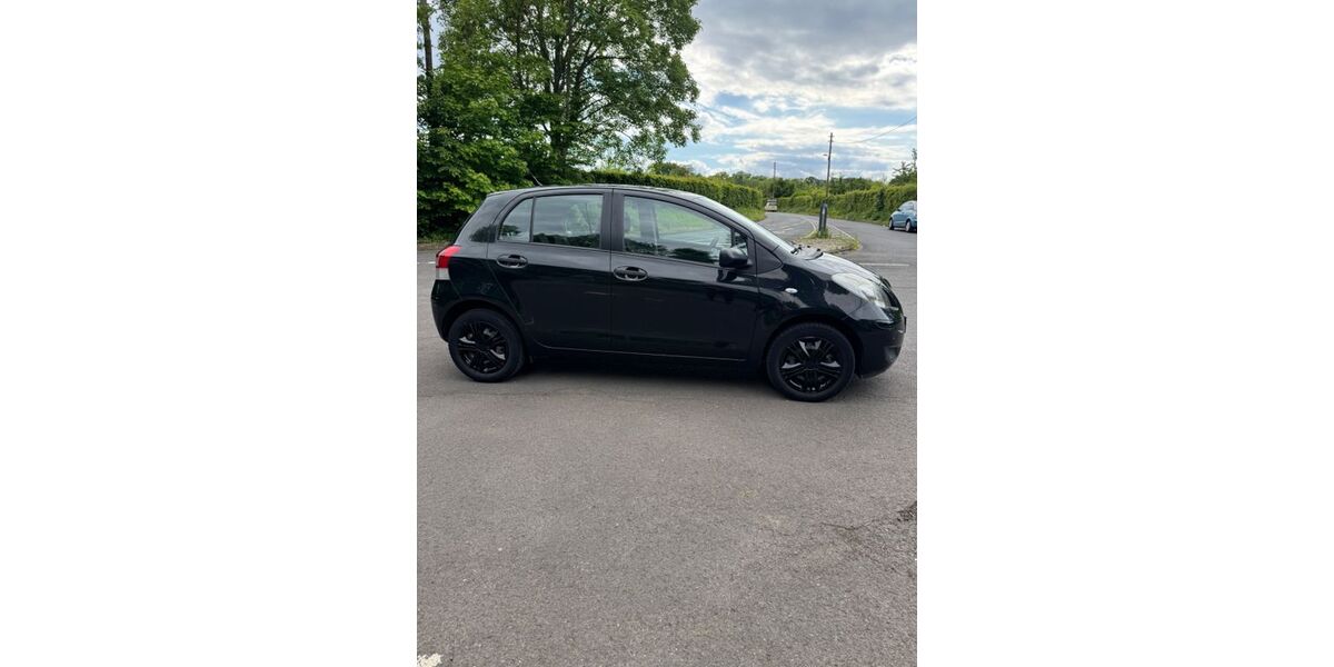Toyota Yaris 165.000 km 2.700 &euro; Köln 50678