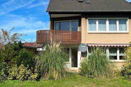 Doppelhaushälfte mit Ausbaupotenzial und großem Süd-Grundstück 5 zimmer