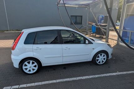 Ford Fiesta 153.769 km 2.300 € Bornheim 53332