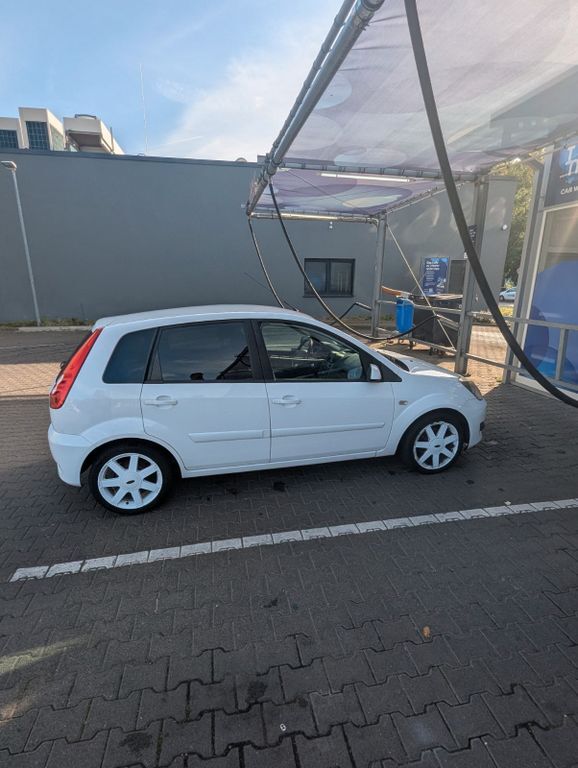 Ford Fiesta 153.769 km 2.300 € Bornheim 53332