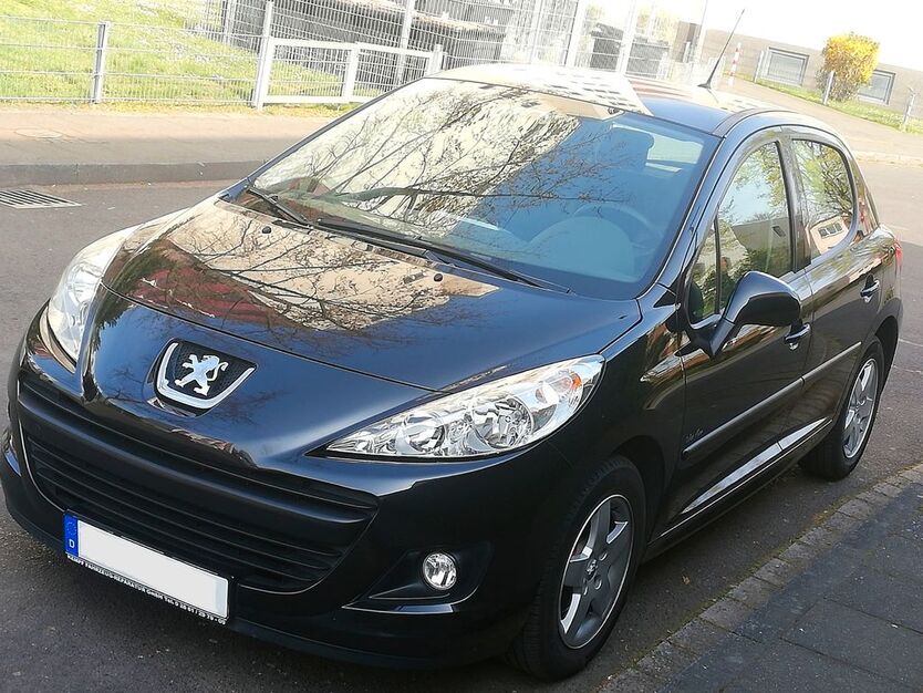 Peugeot 207 165.000 km 2.999 € Siegburg 53721