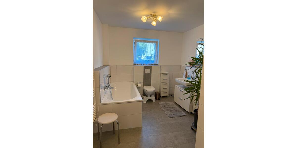 Erdgeschoßwohnung Wermelskirchen - 3 Zimmer, 109 m&sup2;, 1.342&euro; | Angebot:27551019