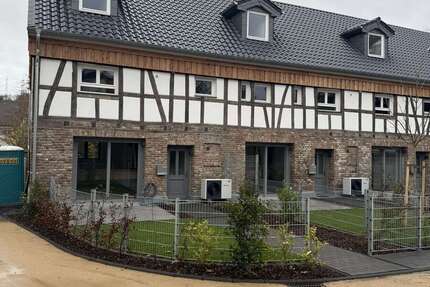 Haus Hennef - 4 Zimmer, 104 m&sup2;, 1.650&euro; | Angebot:23204485