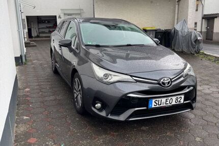 Toyota Avensis 123.000 km 14.300 &euro; Alfter 53347
