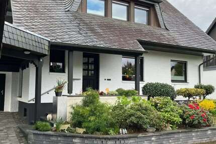 Haus zum Mieten in Overath 2.950 € 240 m² 5 zimmer