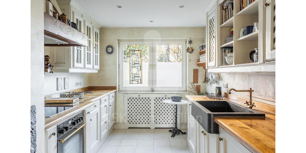 Befristeter Mietvertrag: Charmantes Reihenmittelhaus in Hürth-Efferen mit Garten, Sauna & Garage. 5 zimmer