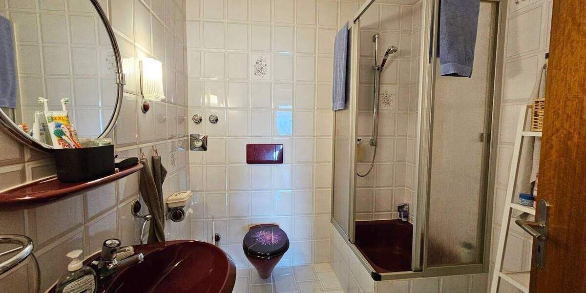 Großzügiges Zweifamilienhaus in bevorzugter Lage von Leverkusen-Lützenkirchen 8 zimmer