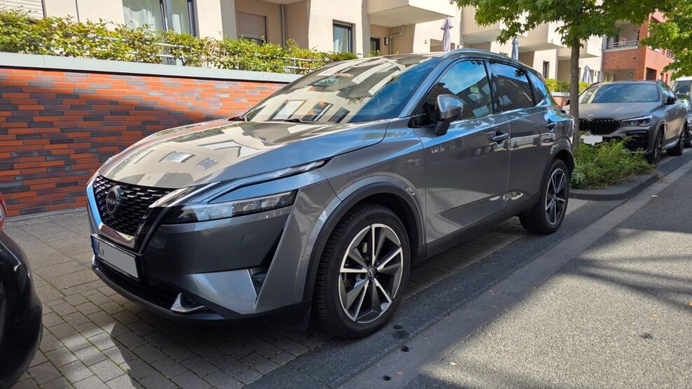 Nissan Qashqai 32.000 km 27.400 € Köln 50733