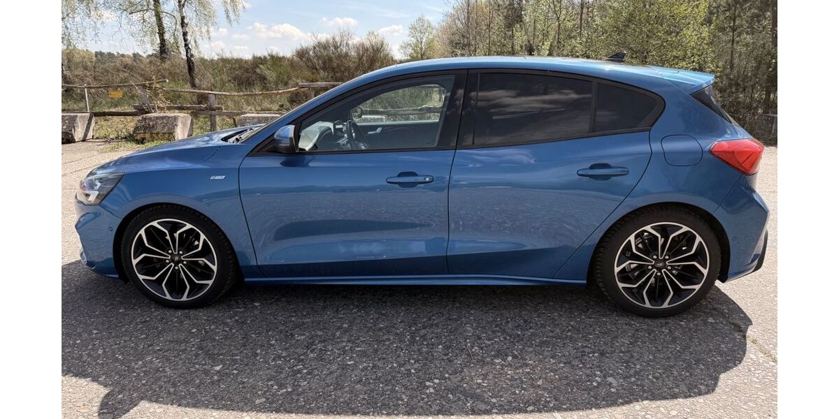Ford Focus 146.000 km 12.900 &euro; Troisdorf 53842