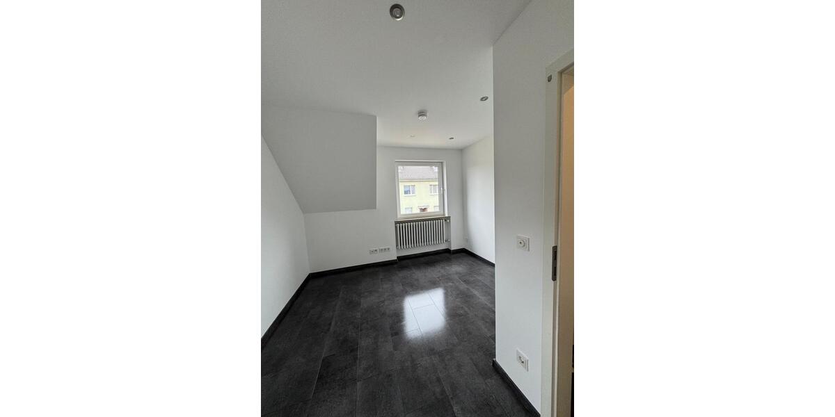 Einfamilienhaus Köln Chorweiler - 4 Zimmer, 110 m&sup2;, 1.800&euro; | Angebot:26426751